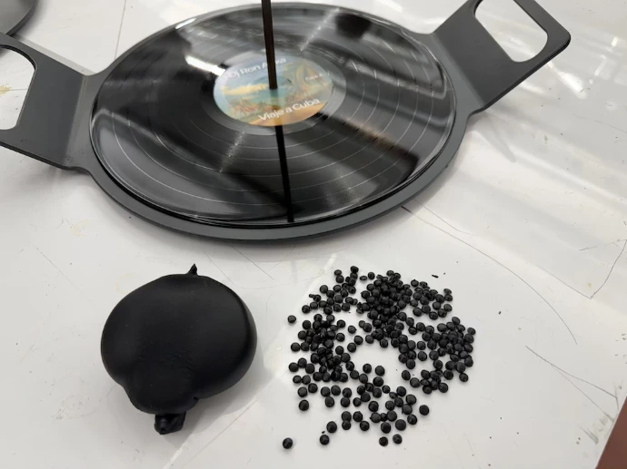 PVC transformé en disque vinyle